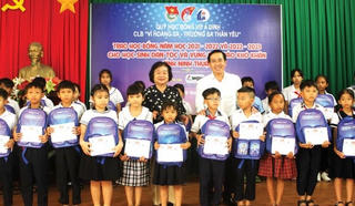 Ninh Thuận: Trao học bổng Vừ A Dính cho học sinh DTTS