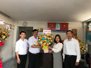 Mặt trân tỉnh Khánh Hòa thăm, chúc mừng VP Báo Đại Đoàn Kết tại Nha Trang 