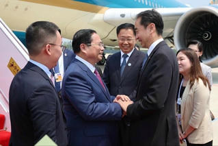 Thủ tướng tới Thiên Tân bắt đầu dự WEF 16 và làm việc tại Trung Quốc