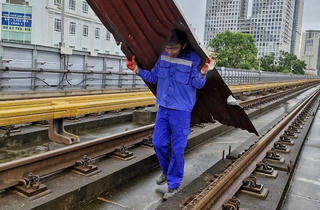 Hà Nội: Kiểm tra đường ray hai tuyến Metro để chạy tàu trở lại