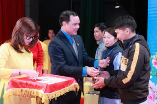 Công nhân Việt Nam tiên phong bước vào kỷ nguyên mới
