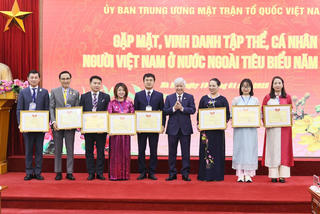 UBTƯ MTTQ Việt Nam gặp mặt, vinh danh tập thể, cá nhân kiều bào tiêu biểu