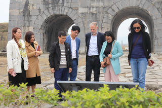 Trưởng đại diện UNESCO bất ngờ trước công trường khai quật tại thành nhà Hồ