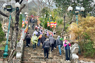 Quảng Ninh: Du khách nô nức tham gia hội Xuân Yên Tử 2025