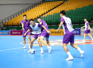 Đội tuyển futsal Việt Nam nỗ lực chuẩn bị cho trận tứ kết