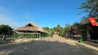 Về chiến khu xưa