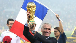 HLV Pháp Deschamps có cơ hội 3 lần vô địch thế giới, ngang với Vua bóng đá Pelé