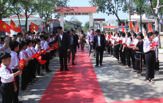 Đoàn công tác Ủy ban Dân tộc thăm, tặng quà đồng bào DTTS tại Đắk Lắk