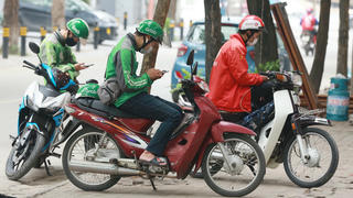 Phụ thu hay là lách luật?