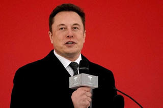 Con ruột Elon Musk đổi tên, cắt đứt quan hệ huyết thống với cha