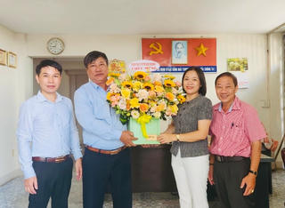 Mặt trận tỉnh Khánh Hòa thăm, chúc mừng VP Báo Đại Đoàn Kết tại Nha Trang       