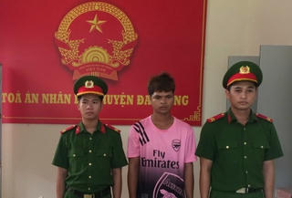 Bắt tạm giam nam thanh niên ‘Chống người thi hành công vụ’
