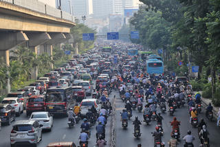 Hà Nội: Sau phân làn, giao thông đường Nguyễn Trãi vẫn lộn xộn
