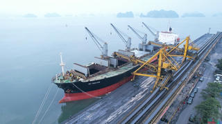 Quảng Ninh: Tàu Việt Thuận Star “xông” cảng Cẩm Phả nhận 41.300 tấn than