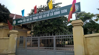 Hòa Bình: Bắt tạm giam hiệu trưởng dâm ô với học sinh
