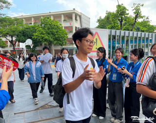 Hoàn thành môn Ngữ văn thi tốt nghiệp THPT, thí sinh thở phào vì đề vừa sức