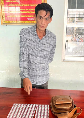 Tạm giữ đối tượng trộm 28 chiếc điện thoại