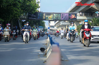 Đường Nguyễn Trãi thông thoáng, người dân vẫn vô tư lấn làn