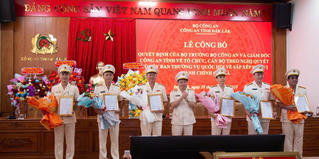 Công bố quyết định của Bộ trưởng Bộ Công an, Giám đốc Công an tỉnh Đắk Lắk về công tác cán bộ