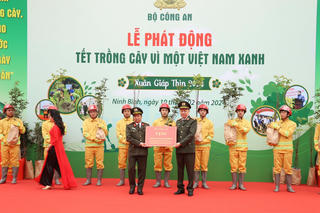 Bộ Công an phát động Tết trồng cây 'Vì một Việt Nam xanh'