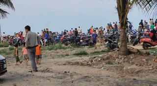 Quảng Bình: Tắm biển, hai người bị sóng cuốn tử vong