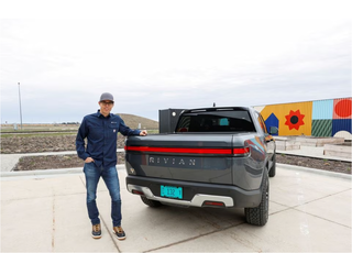 EV Rivian đặt cược tăng cao giá xe trong bối cảnh cạnh tranh khốc liệt