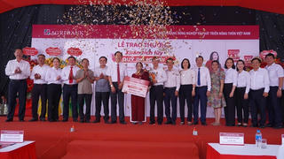 Agribank trao Giải Đặc biệt trị giá 1 tỷ đồng cho khách hàng trúng thưởng chương trình Tiết kiệm dự thưởng 'Xuân tích lũy - Quỹ đong đầy'
