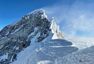 Lý giải về sức hút của đỉnh Everest