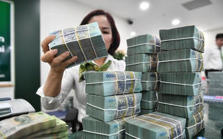 Lãi cho vay giảm chậm