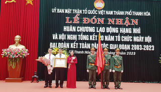 Mặt trận TP Thanh Hóa đón nhận Huân chương Lao động hạng Nhì