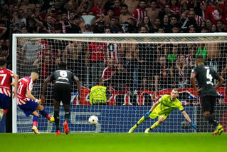 Atletico Madrid bị Bayer Leverkusen cầm hòa 2-2