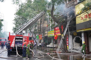 Phó Thủ tướng chia buồn với gia đình nạn nhân vụ cháy ở Hải Phòng