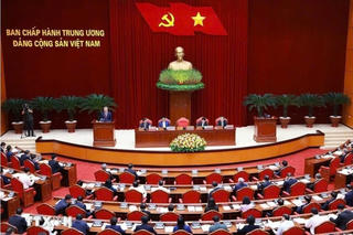Bộ Chính trị yêu cầu tạm dừng tổ chức đại hội đảng bộ cấp xã, cấp huyện
