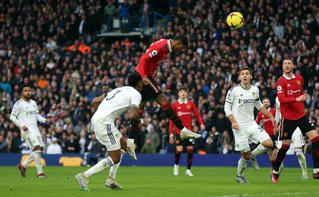 Thắng Leeds United, MU 'vượt mặt' Man City