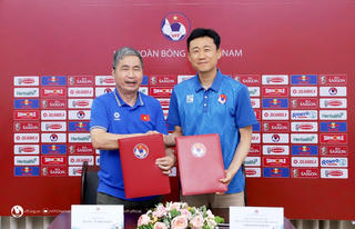 VFF ký hợp đồng với trợ lý của HLV Kim Sang Sik
