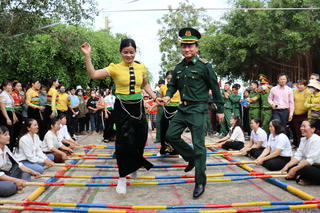 Đắk Lắk:  'Xuân Biên phòng - Ấm lòng dân bản' - Thắt chặt tình đoàn kết quân dân nơi vùng biên