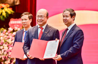 Bộ GDĐT trao quyết định công nhận lãnh đạo Đại học Bách khoa Hà Nội