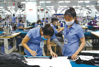 Nỗi lo mất việc vì đơn hàng giảm