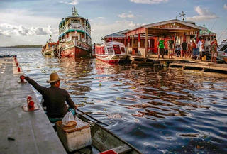 Hạn hán làm nhiều dòng sông khô cạn