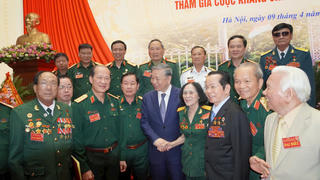 Tổng Bí thư gặp mặt cựu chiến binh, thanh niên xung phong tham gia kháng chiến chống Mỹ