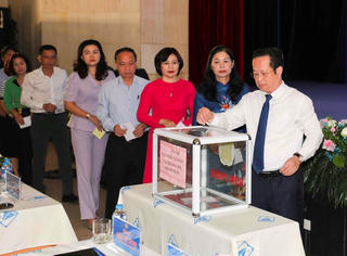 Giáo viên Hà Nội hỗ trợ, chia sẻ với các nạn nhân vụ cháy chung cư mini