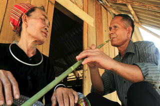 Đi tìm tiếng sáo tơm