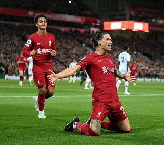 Liverpool vượt lên vị trí thứ 7 trên bảng xếp hạng với 16 điểm