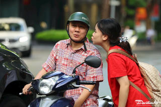 Thi tốt nghiệp THPT: Phụ huynh đồng hành cùng con trước giờ vượt vũ môn