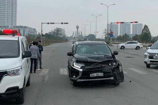 Xe ô tô lao ‘như bay’ qua ngã tư rồi tông chết một người đi xe máy