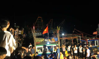 Thuyền câu mực chở 20 người bị chìm trên biển, 1 người tử vong