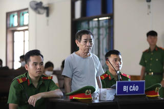 Mâu thuẫn việc cháu nội khóc, cụ ông 70 tuổi vung trận 'mưa dao' lên người vợ