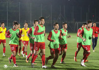 HLV Philippe Troussier: Chúng tôi đã chuẩn bị rất kỹ lưỡng cho cuộc so tài trước Hàn Quốc