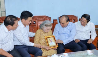 Chủ tịch nước Nguyễn Xuân Phúc thăm, tặng quà các gia đình chính sách tại Thanh Hóa