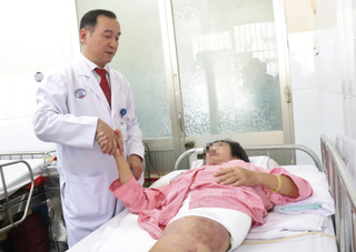 Tái sinh từ 11 cuộc phẫu thuật với 112 ngày nằm viện